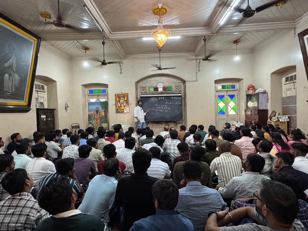 Live Classroom Full House